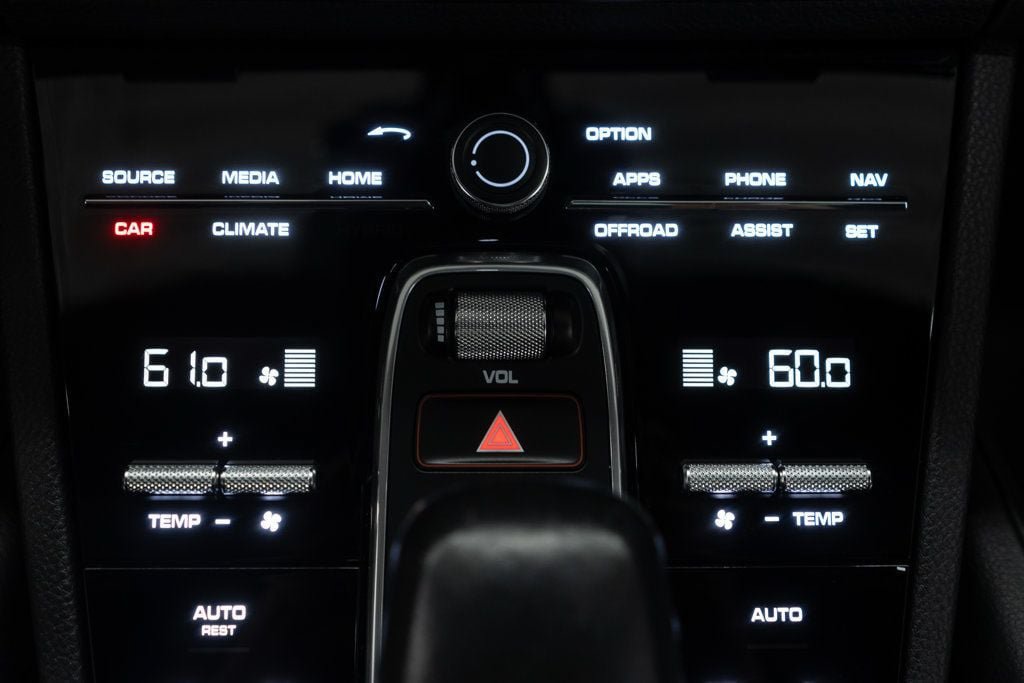 Used 2023 Porsche Cayenne AWD/4WD image 22
