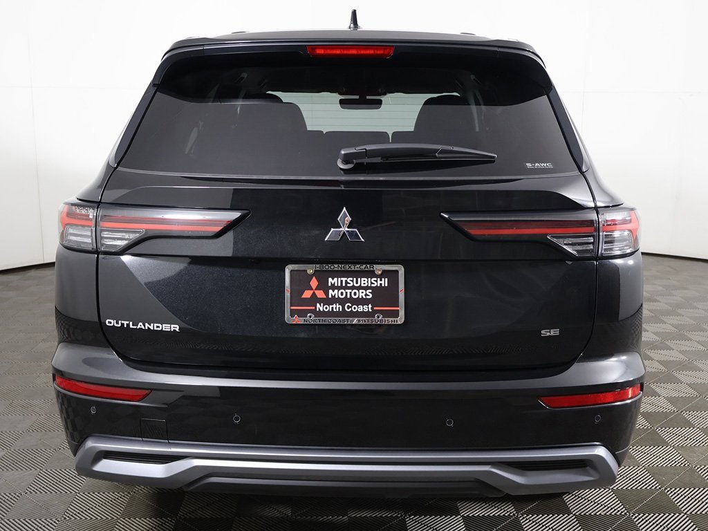 New 2025 Mitsubishi Outlander SE image 14