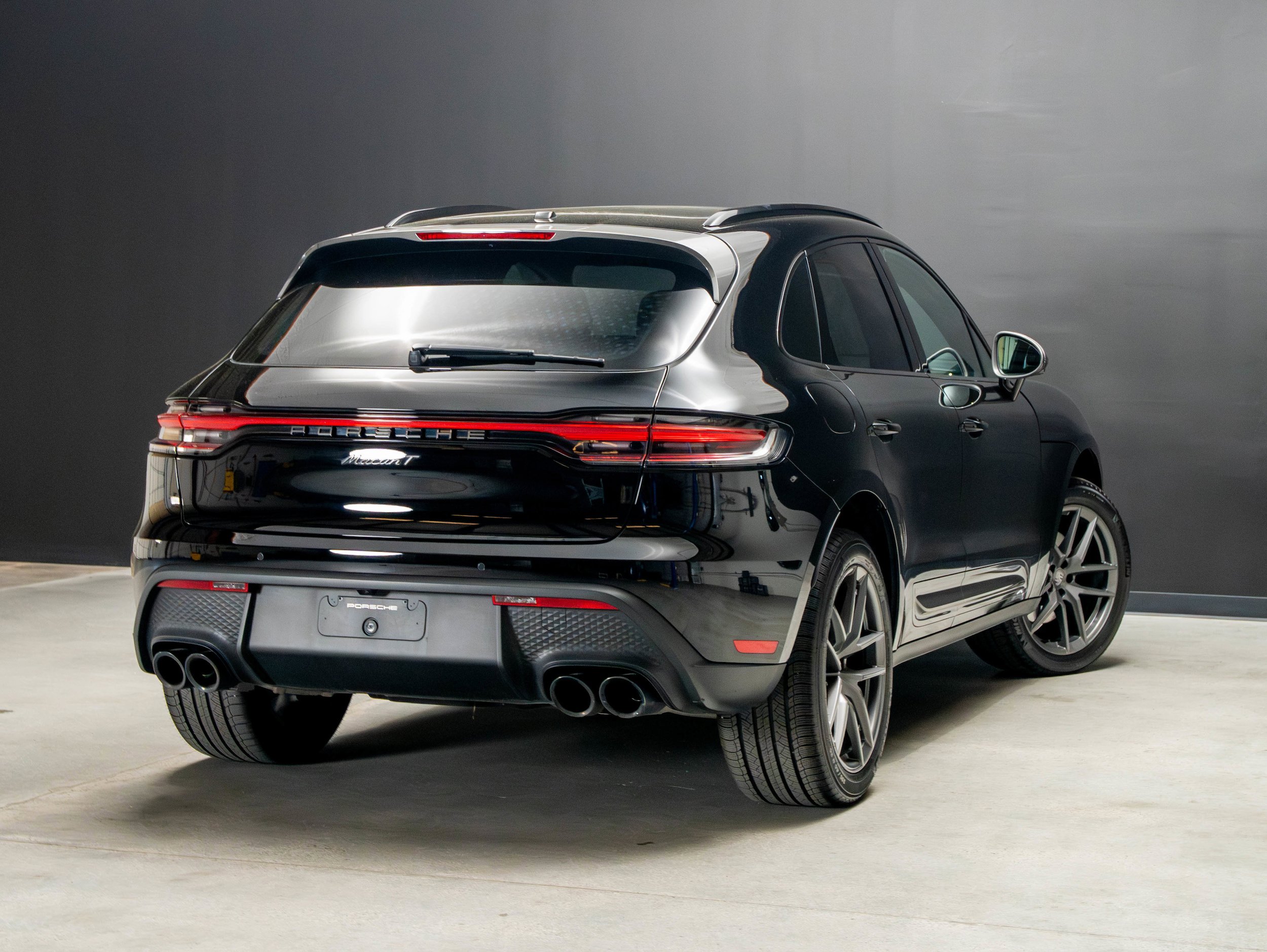 Certified 2025 Porsche Macan Turbo image 7