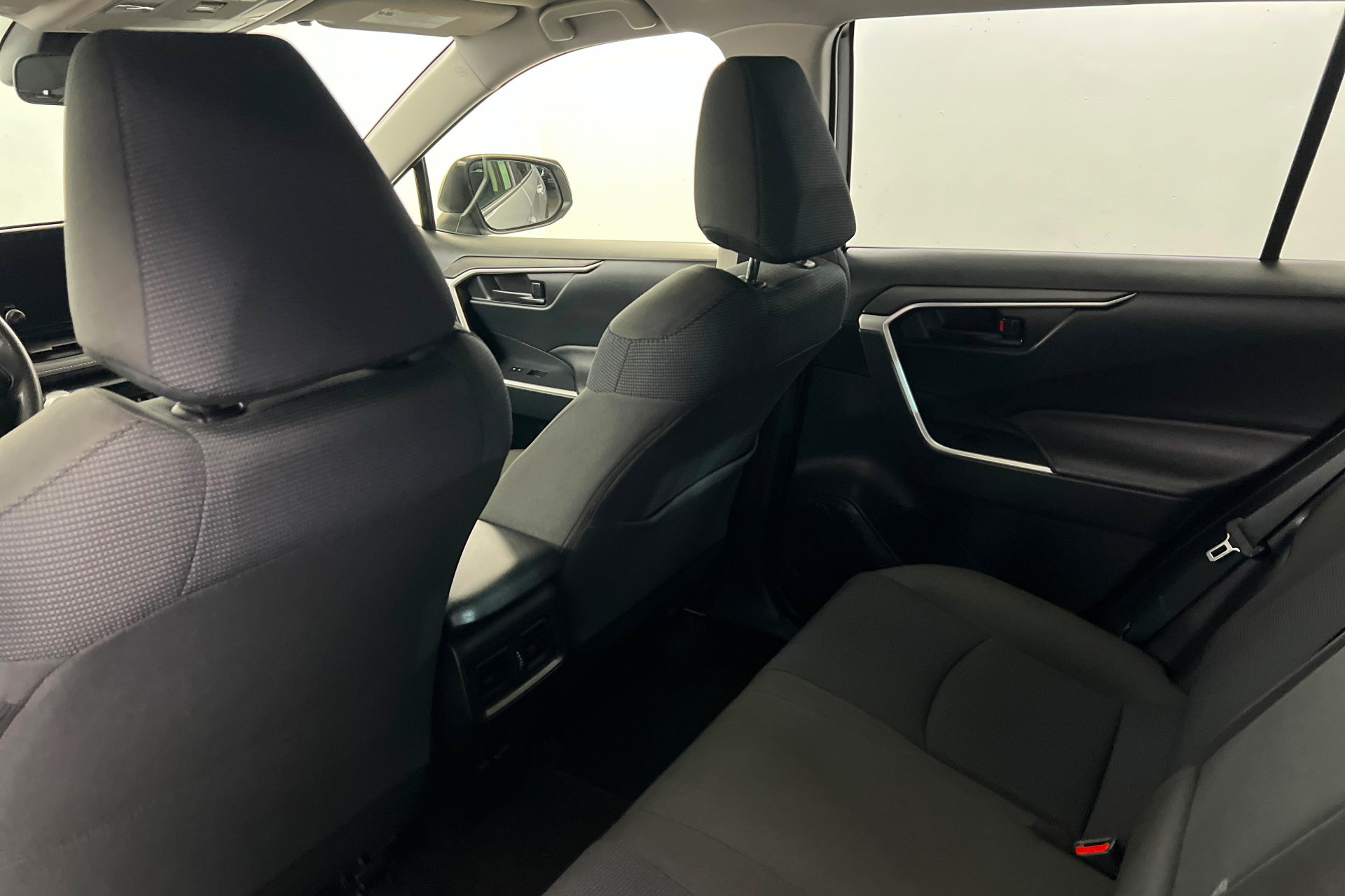 Used 2025 Toyota RAV4 LE AWD/4WD image 19