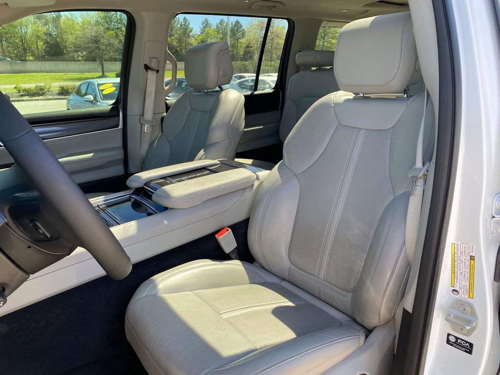 Used 2024 Jeep Wagoneer 4WD w/ Premium Group I image 21