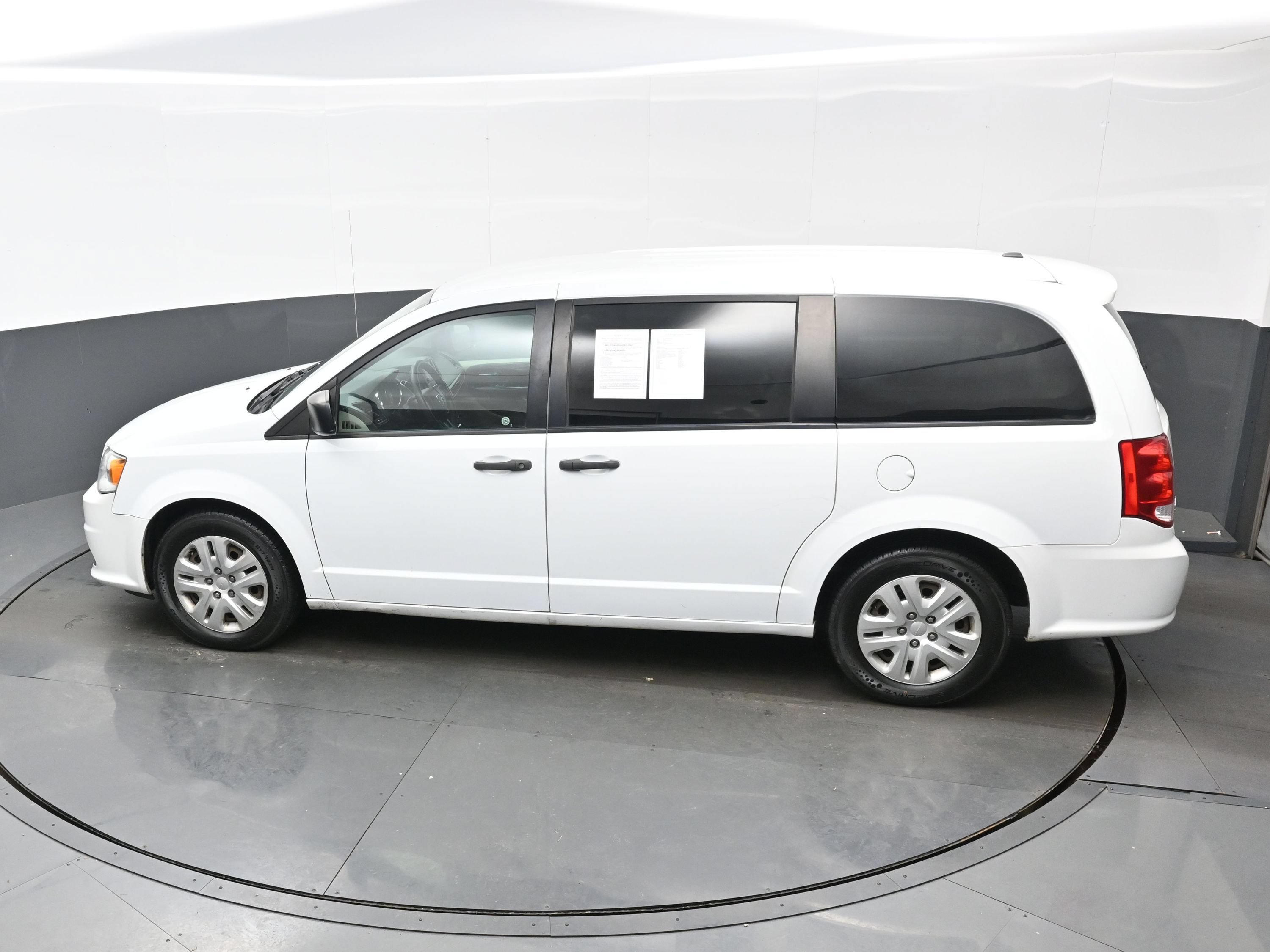 Used 2019 Dodge Grand Caravan SE w/ UConnect Hands-Free Group FWD image 31