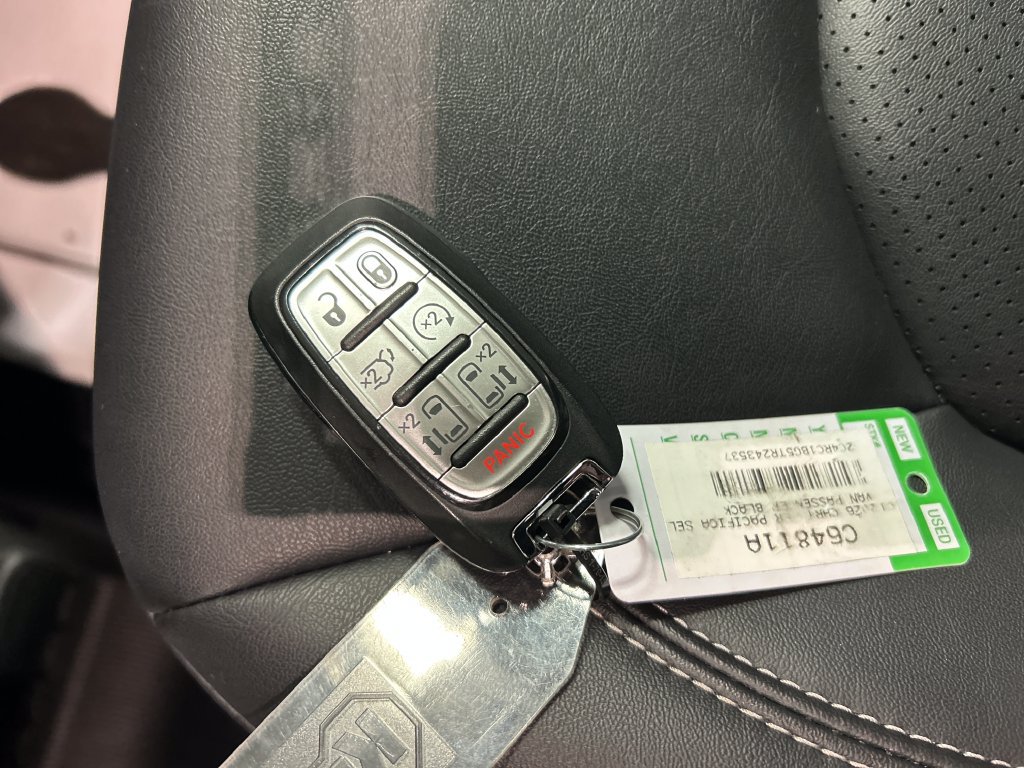 Used 2026 Chrysler Pacifica Select FWD image 22