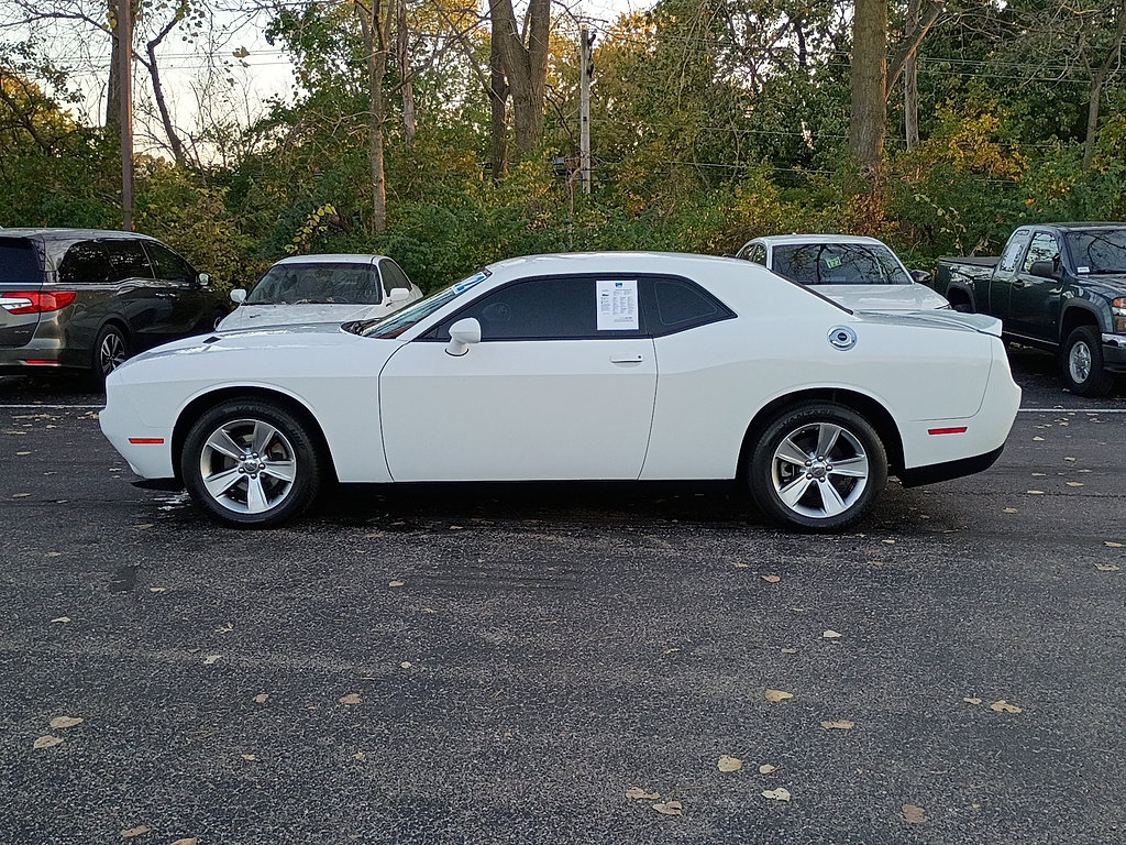 Used 2022 Dodge Challenger SXT RWD image 7