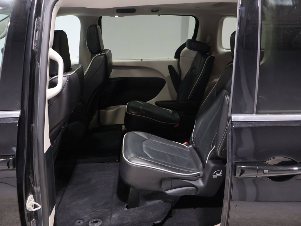 Used 2024 Chrysler Pacifica Limited image 19