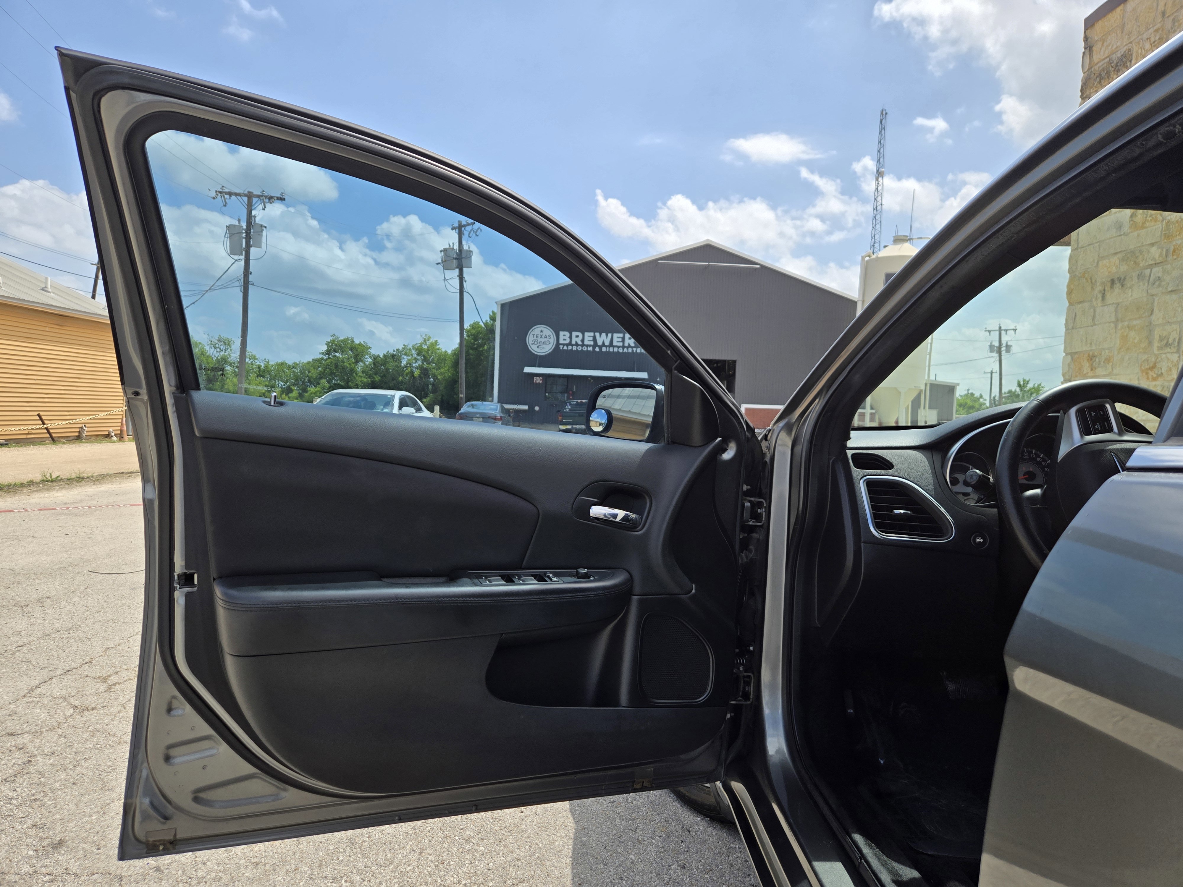 Used 2013 Chrysler 200 Touring w/ S Exterior Appearance Pkg FWD image 4