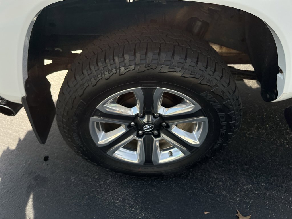 Used 2017 Toyota Tacoma Limited image 31