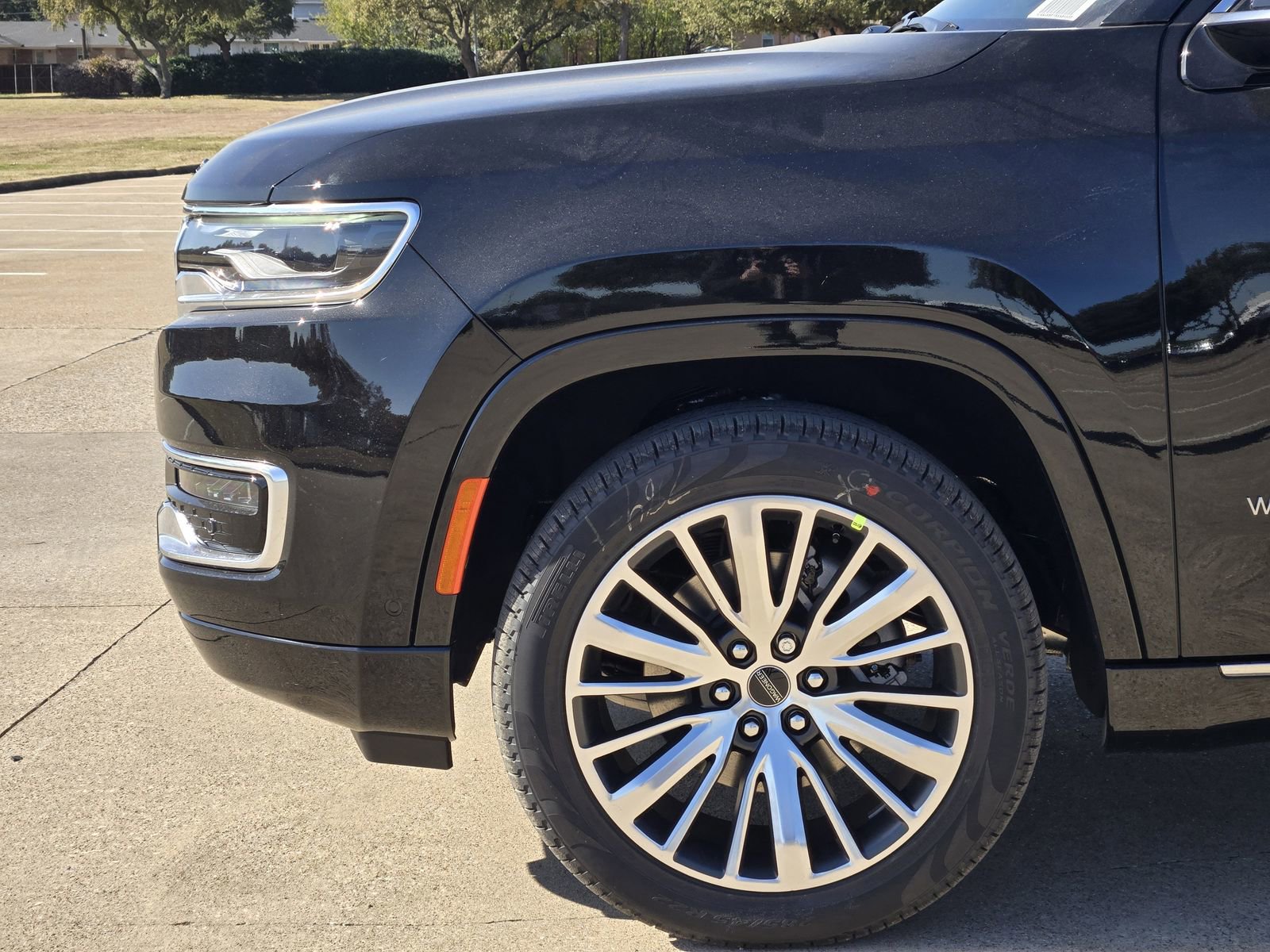 New 2025 Jeep Wagoneer L Series II AWD/4WD image 9