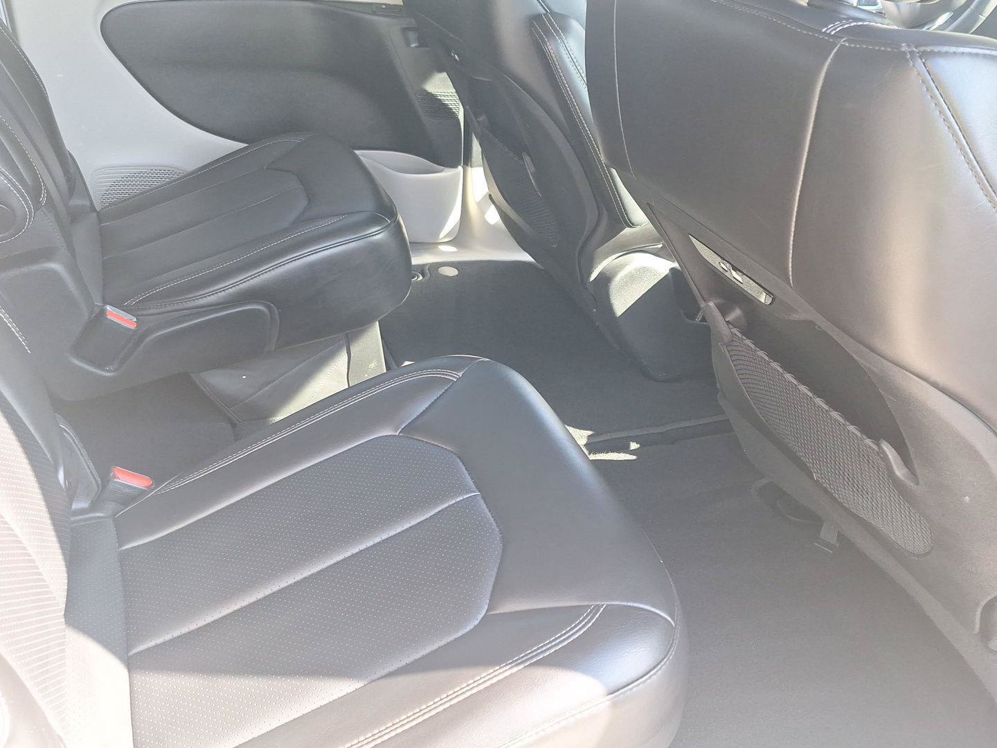 Used 2023 Chrysler Pacifica Touring-L FWD image 18