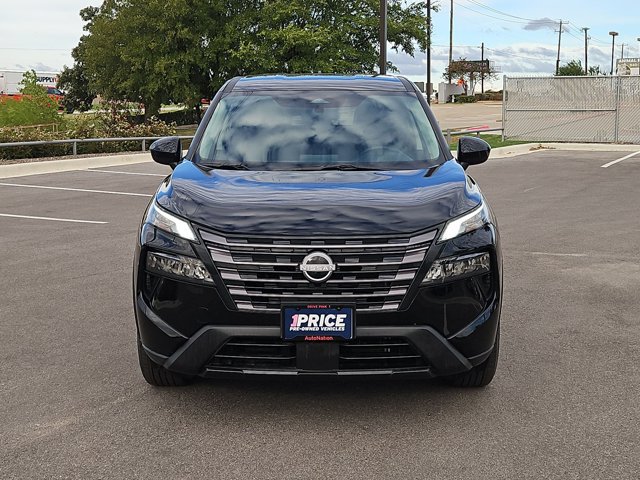 Used 2026 Nissan Rogue SV FWD image 2