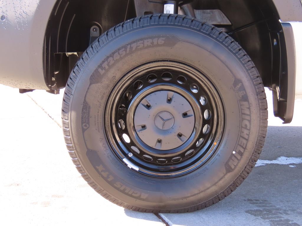 Used 2025 Mercedes-Benz Sprinter 2500 image 33