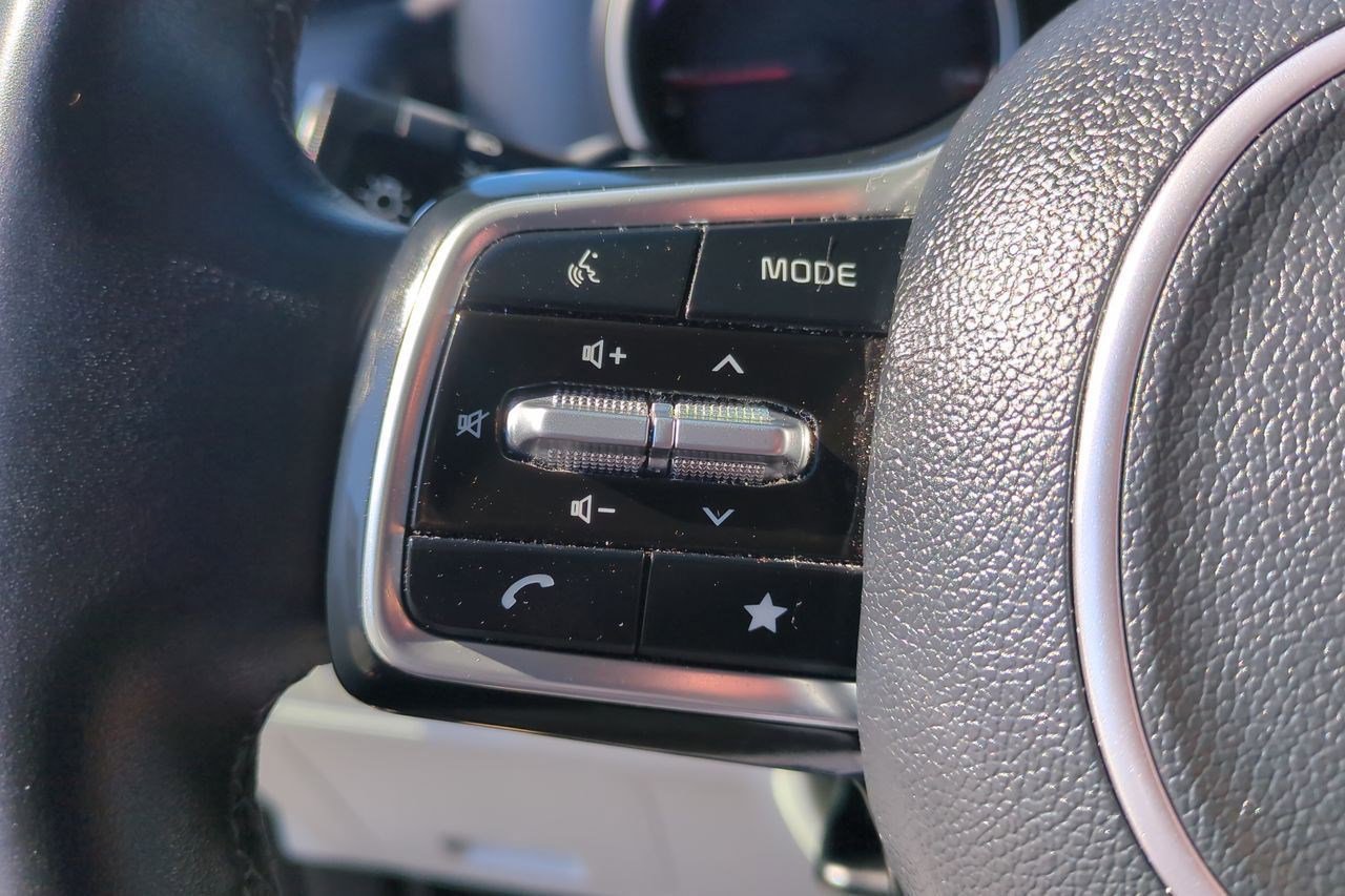 Certified 2024 Kia Carnival LX image 12