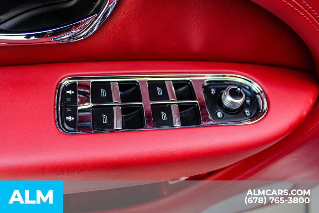 Used 2023 Bentley Bentayga image 44