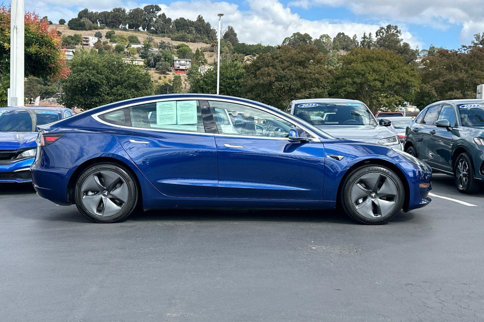 Used 2020 Tesla Model 3 Standard Range Plus image 2