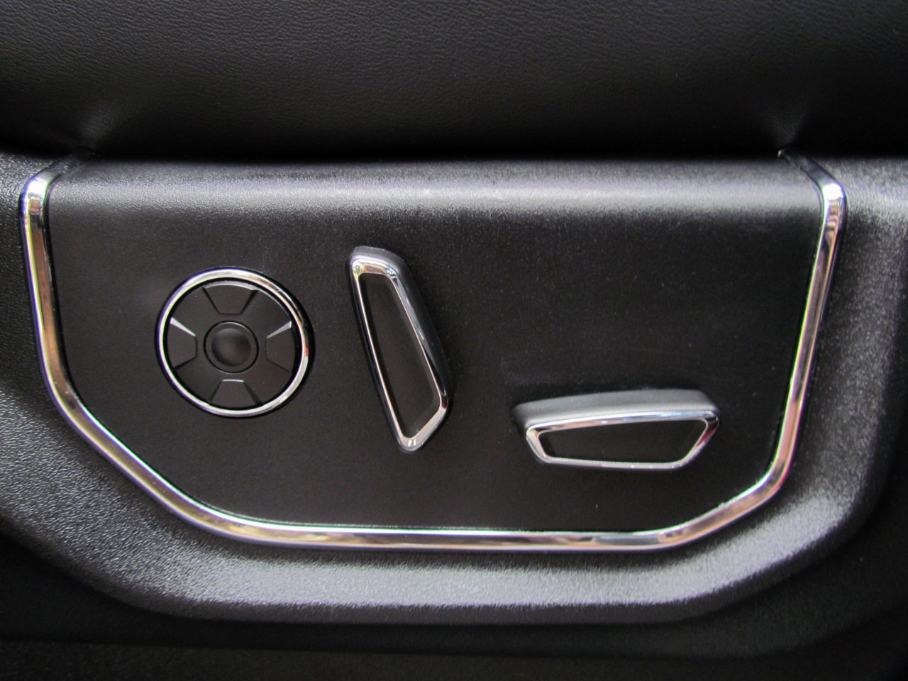 Used 2018 Ford Expedition Max Platinum image 22