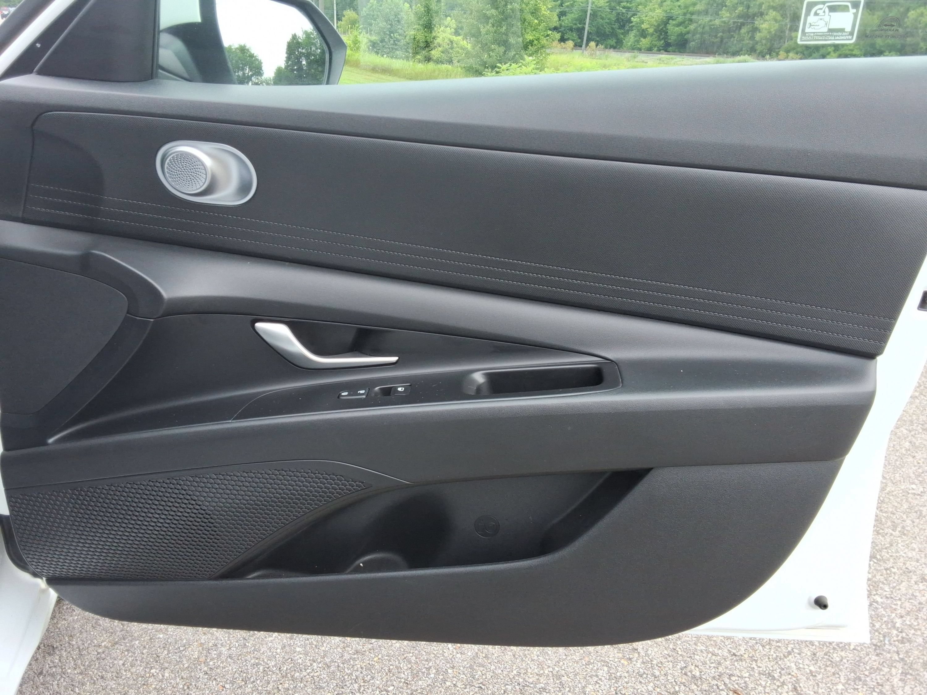 Used 2021 Hyundai Elantra SE FWD image 25