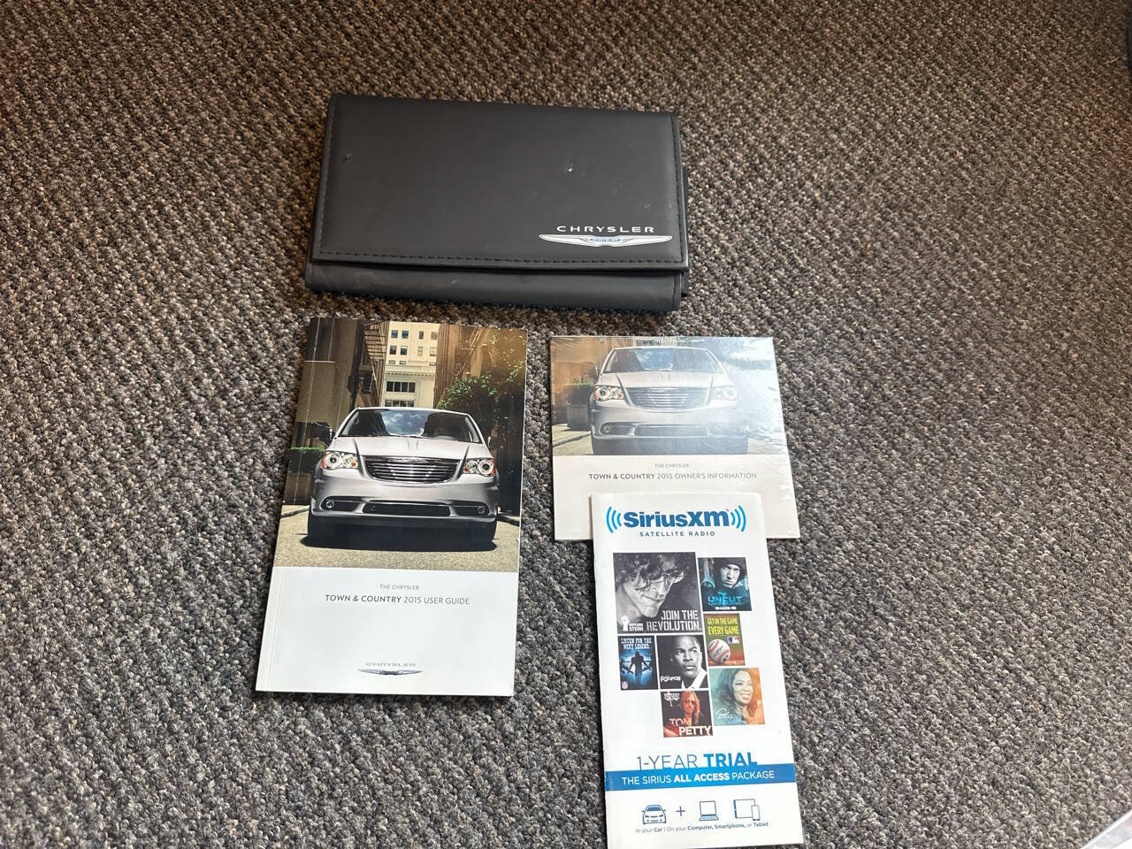 Used 2015 Chrysler Town & Country Touring FWD image 25