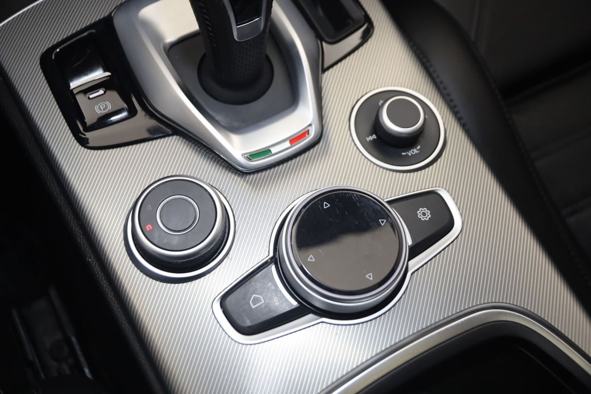 Used 2023 Alfa Romeo Stelvio Veloce AWD/4WD image 26