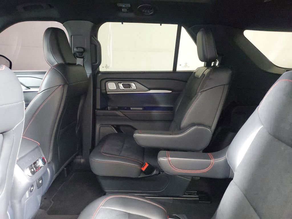 Used 2025 Ford Explorer ST image 11