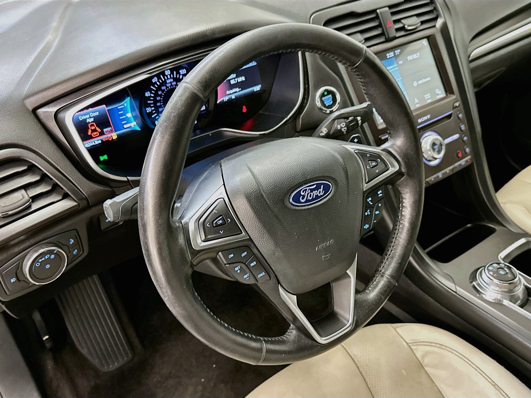 Used 2018 Ford Fusion Titanium AWD/4WD image 18