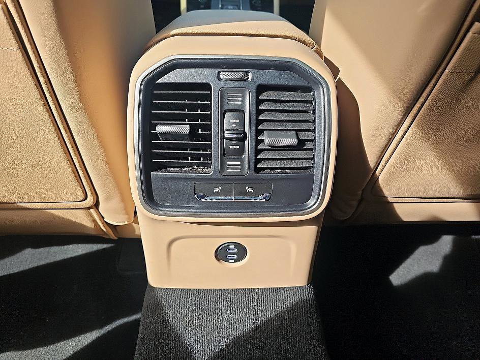 Used 2024 Porsche Macan image 31