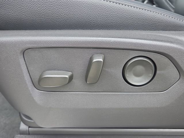 Used 2025 Chevrolet Silverado 2500 LT w/ Convenience Package image 12