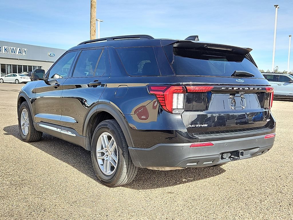 Used 2025 Ford Explorer Active image 2