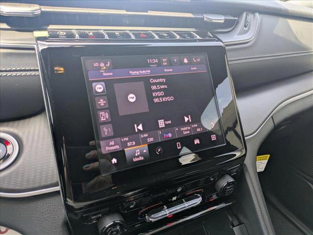 New 2025 Jeep Grand Cherokee Altitude image 11