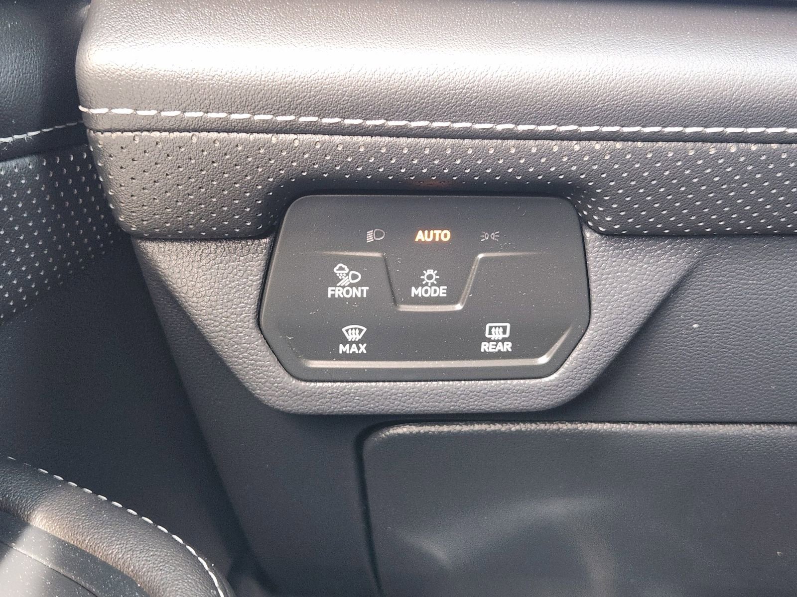 Used 2025 Volkswagen Atlas Cross Sport SEL R-Line image 25