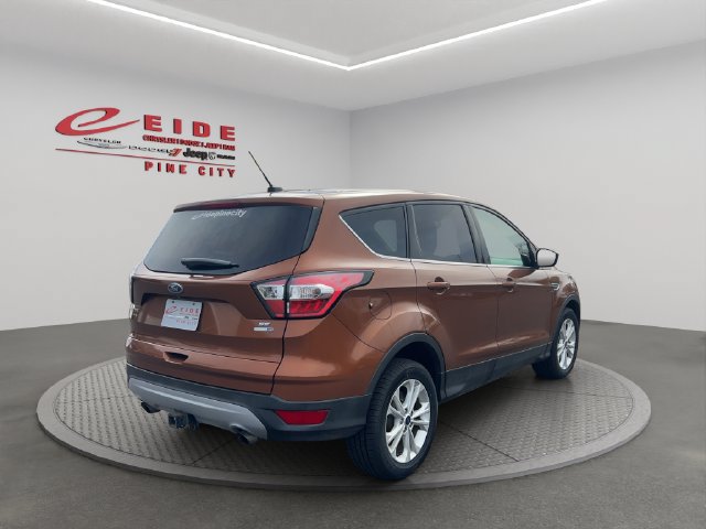 Used 2017 Ford Escape SE AWD/4WD image 10