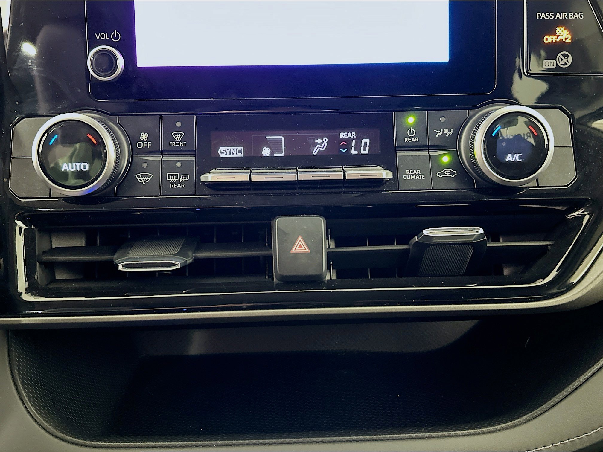 Used 2023 Toyota Highlander LE image 23