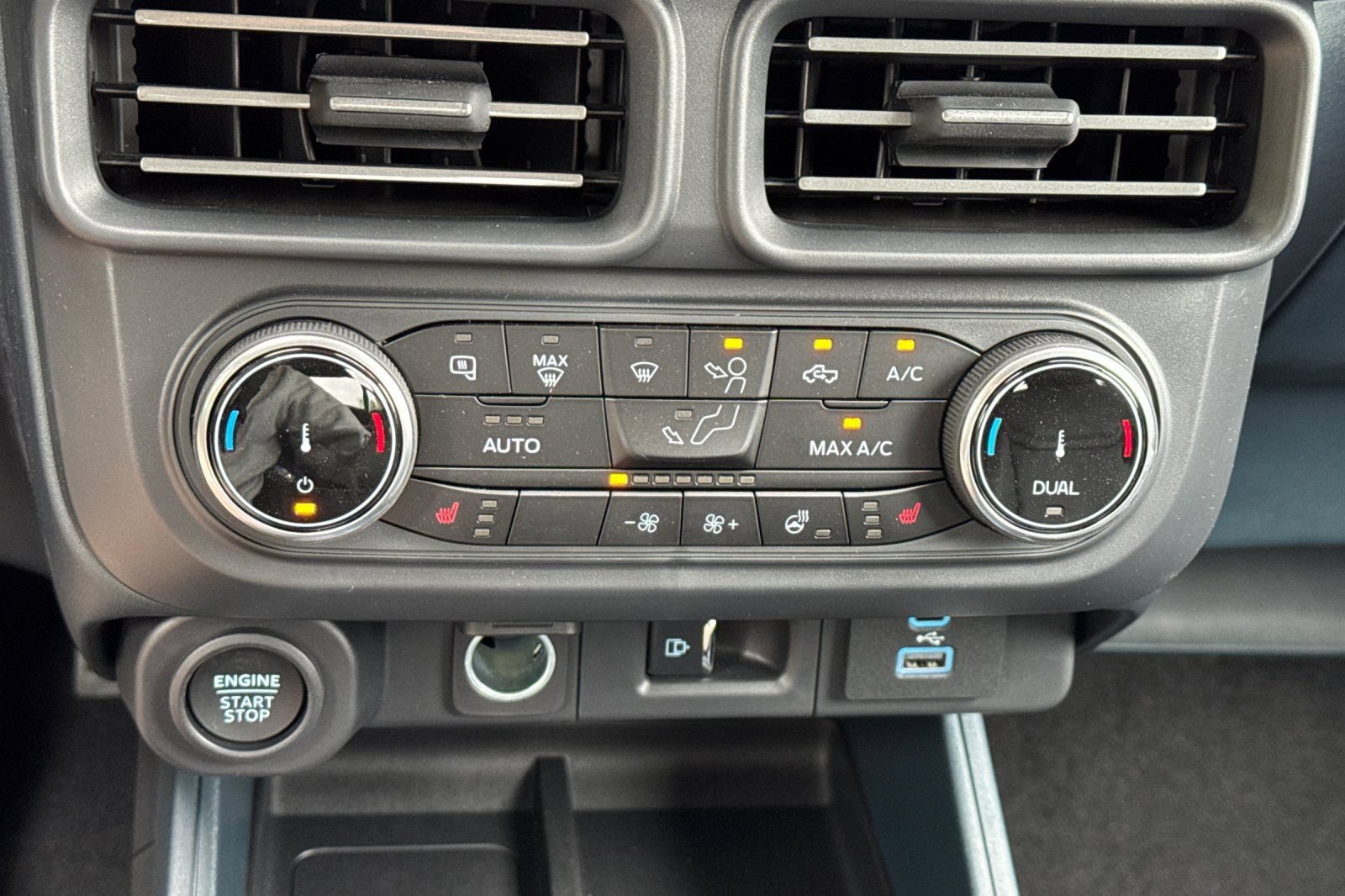 New 2024 Ford Maverick Lariat w/ Black Appearance Package AWD/4WD image 16