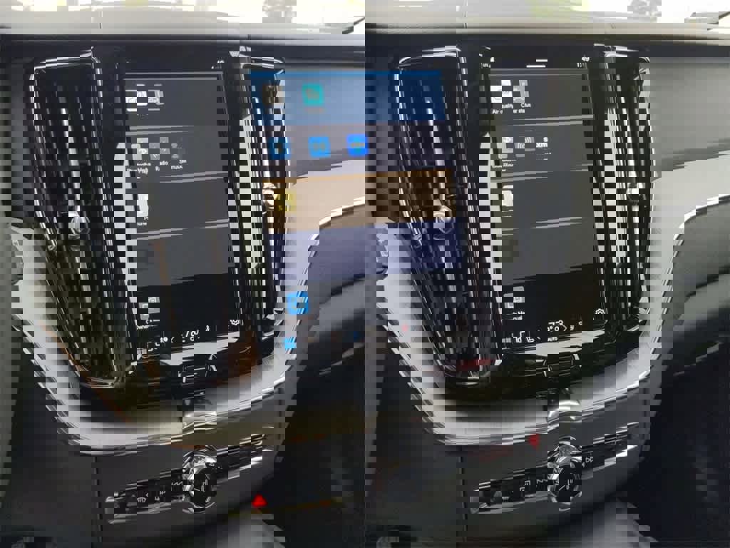 New 2025 Volvo XC60 T8 Plus w/ Protection Package Premier image 21