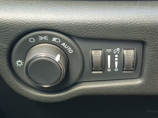 New 2026 Chrysler Voyager LX image 28