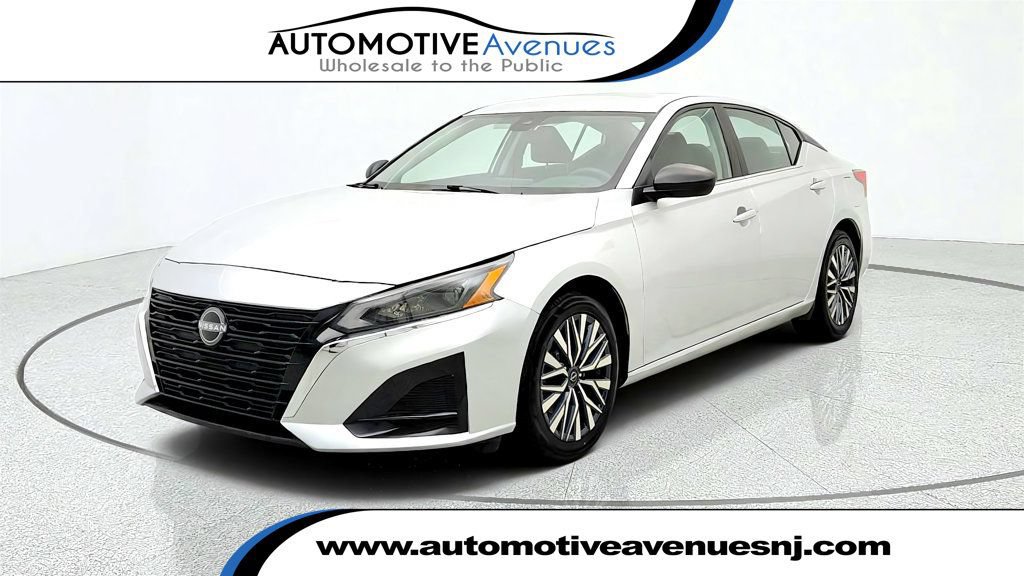 Used 2024 Nissan Altima 2.5 SV