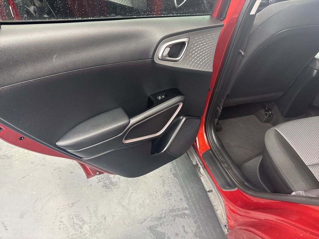 Used 2023 Kia Soul LX w/ LX Technology Package FWD image 34