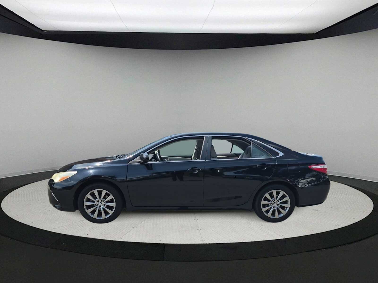 Used 2016 Toyota Camry XLE FWD image 5