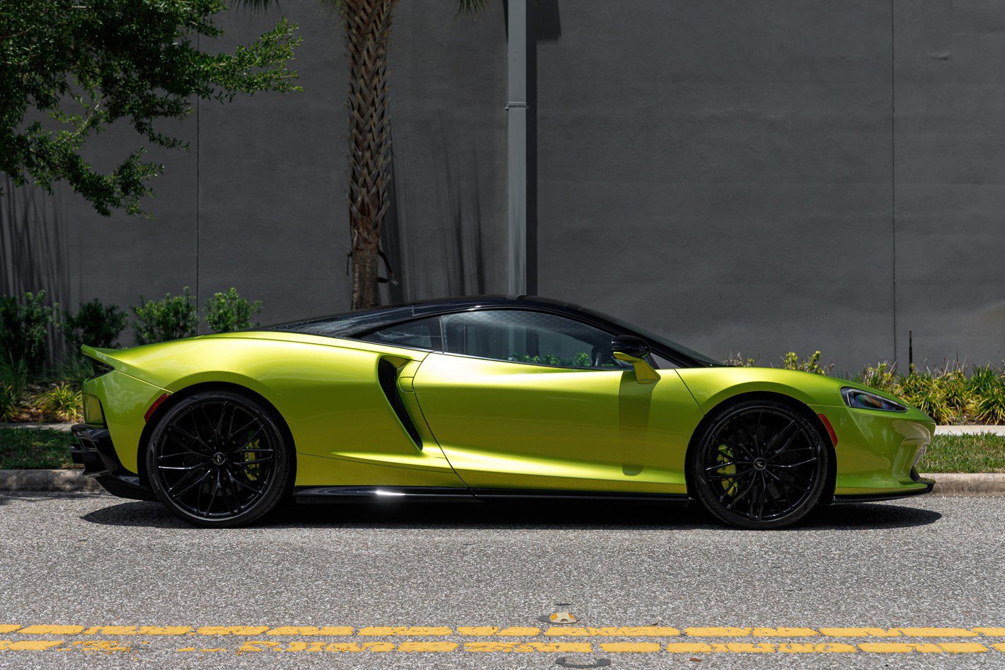 Used 2023 McLaren GT RWD image 7