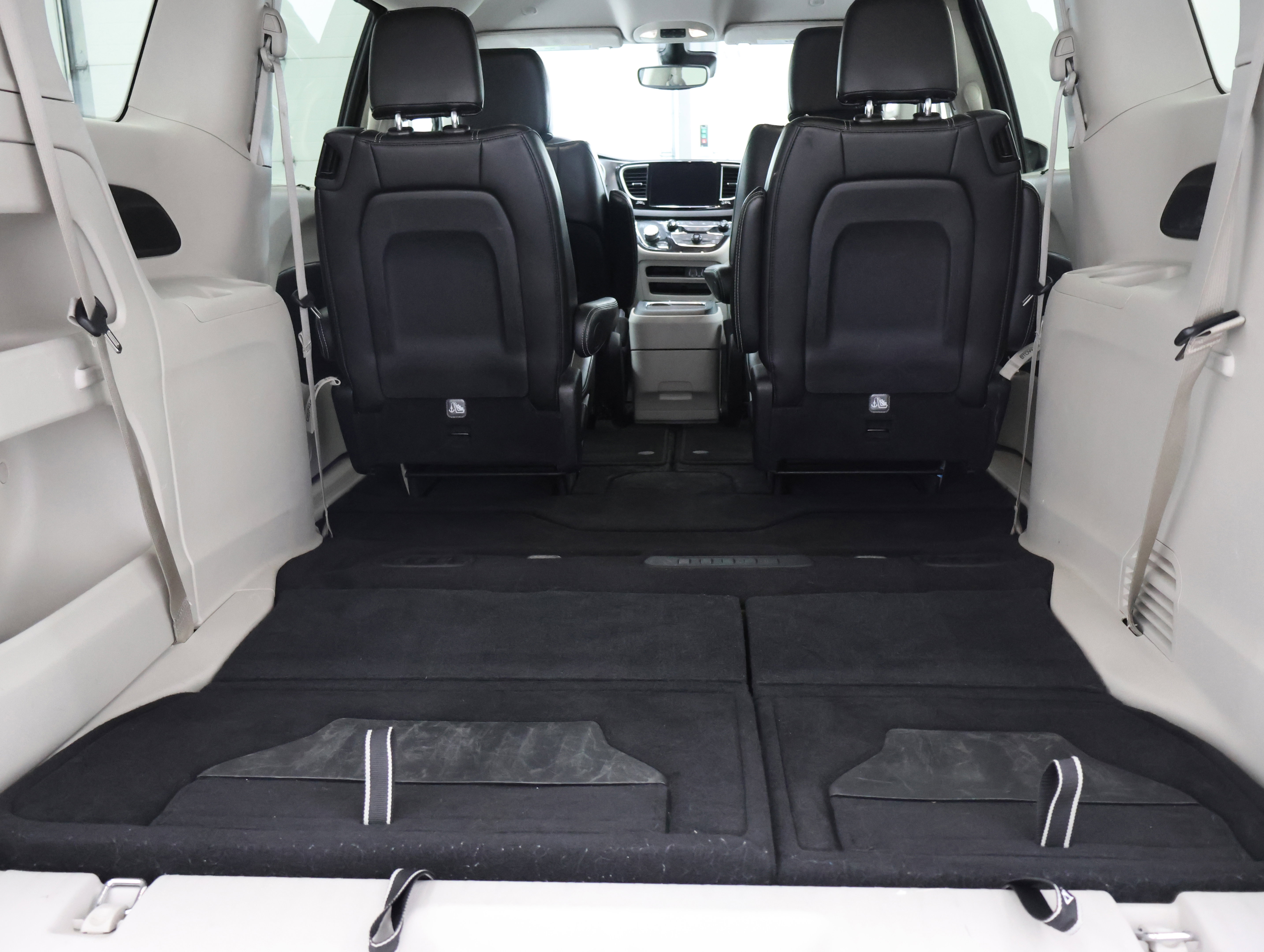 Used 2024 Chrysler Pacifica Touring-L FWD image 28