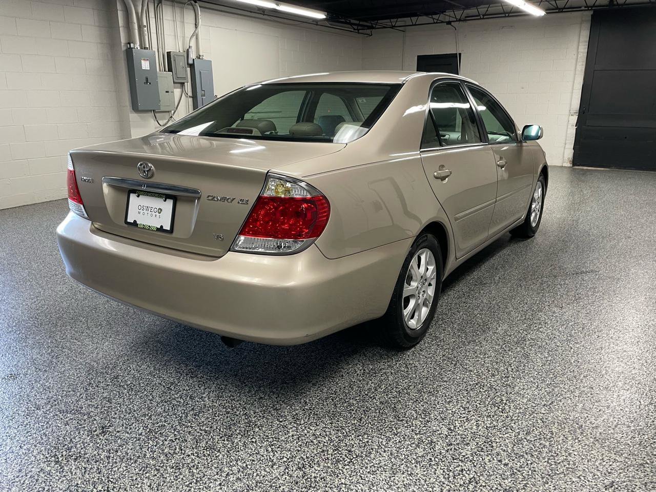 Used 2005 Toyota Camry XLE FWD image 6