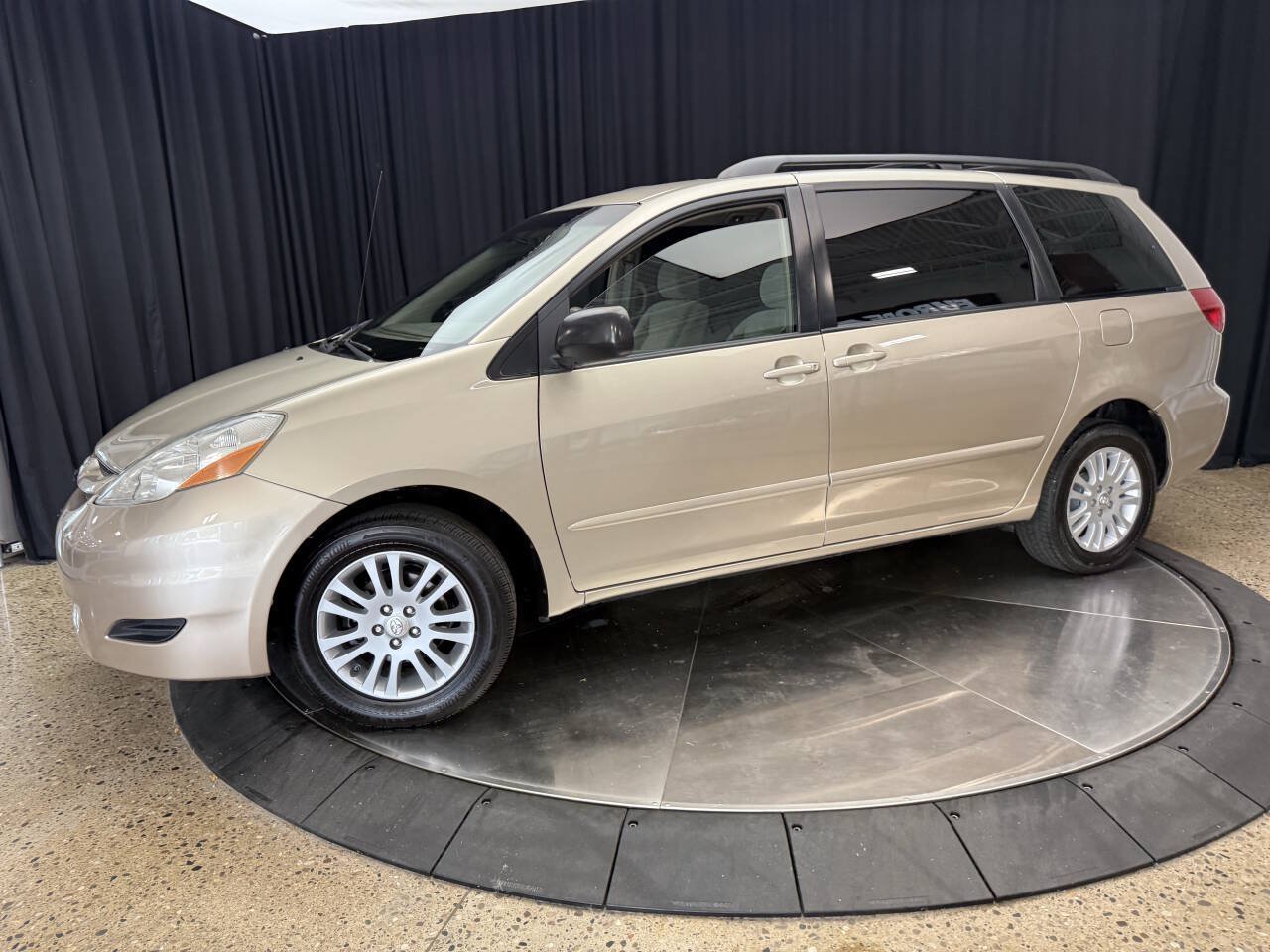 Used 2008 Toyota Sienna LE AWD/4WD image 3