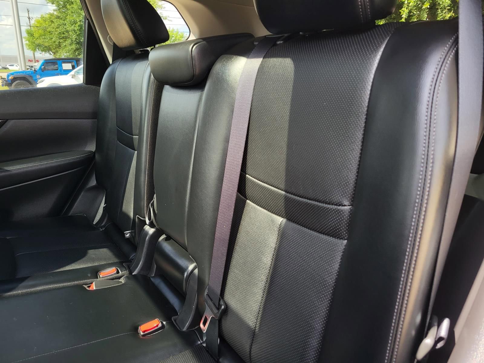 Used 2018 Nissan Rogue SL w/ Premium Package FWD image 19