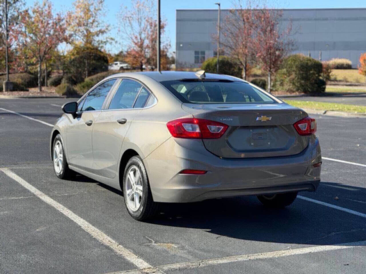 Used 2017 Chevrolet Cruze LT w/ Convenience Package image 7
