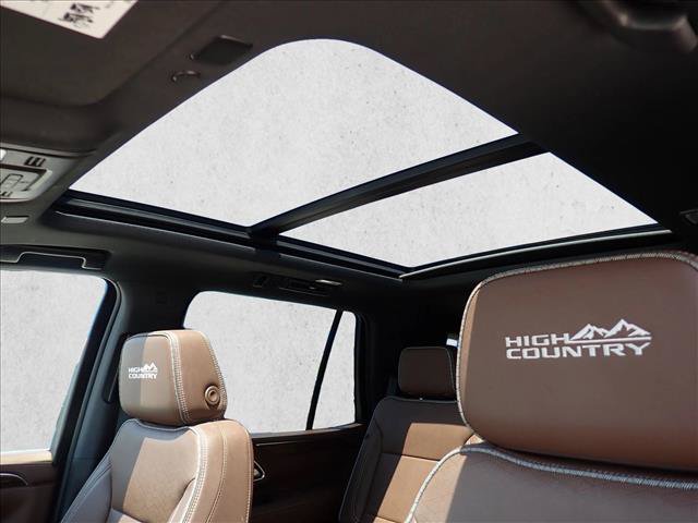 Used 2024 Chevrolet Tahoe High Country AWD/4WD image 17