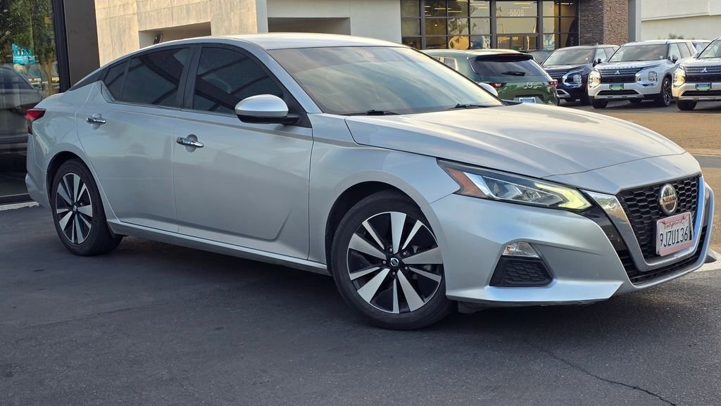Used 2022 Nissan Altima 2.5 SV FWD image 2