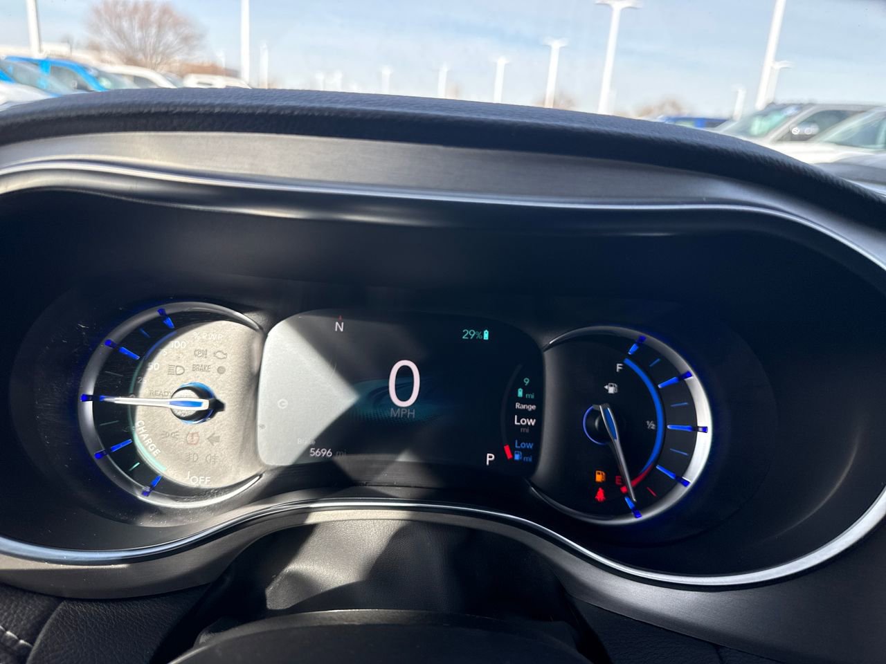 Used 2024 Chrysler Pacifica Premium image 29