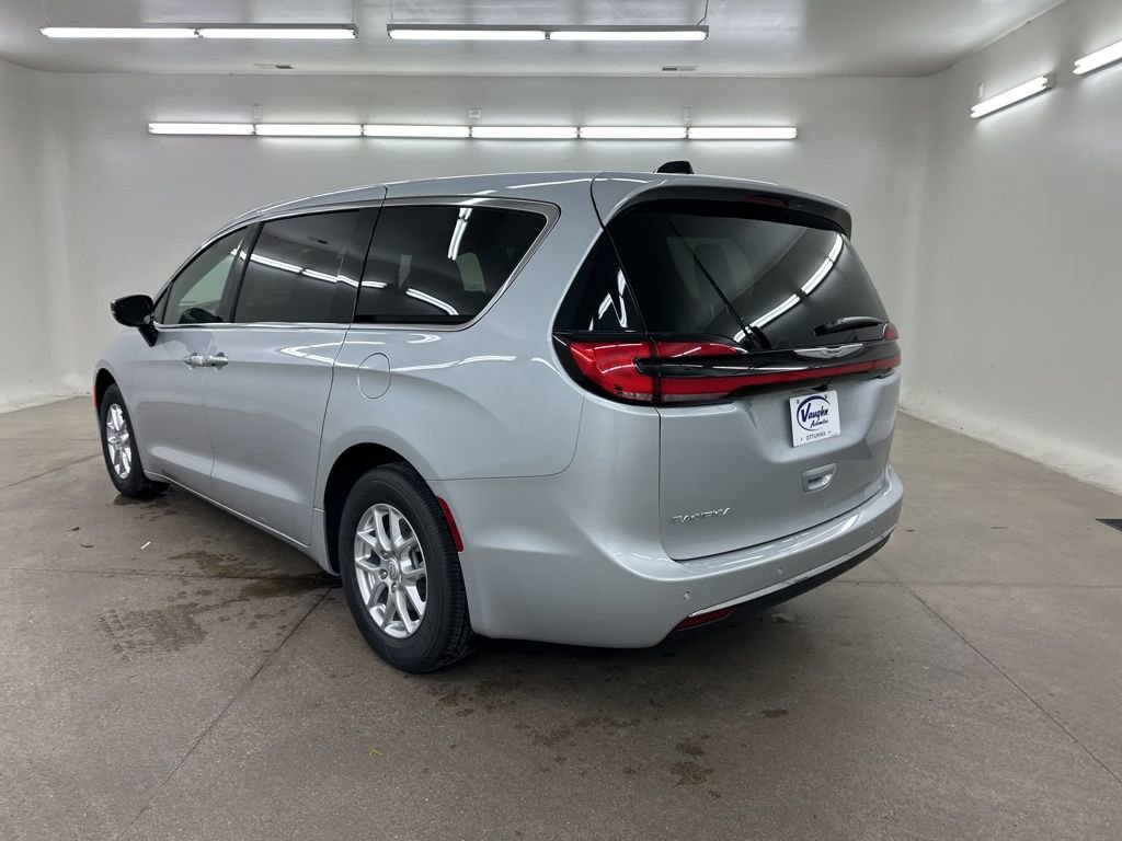 New 2026 Chrysler Pacifica Select image 7