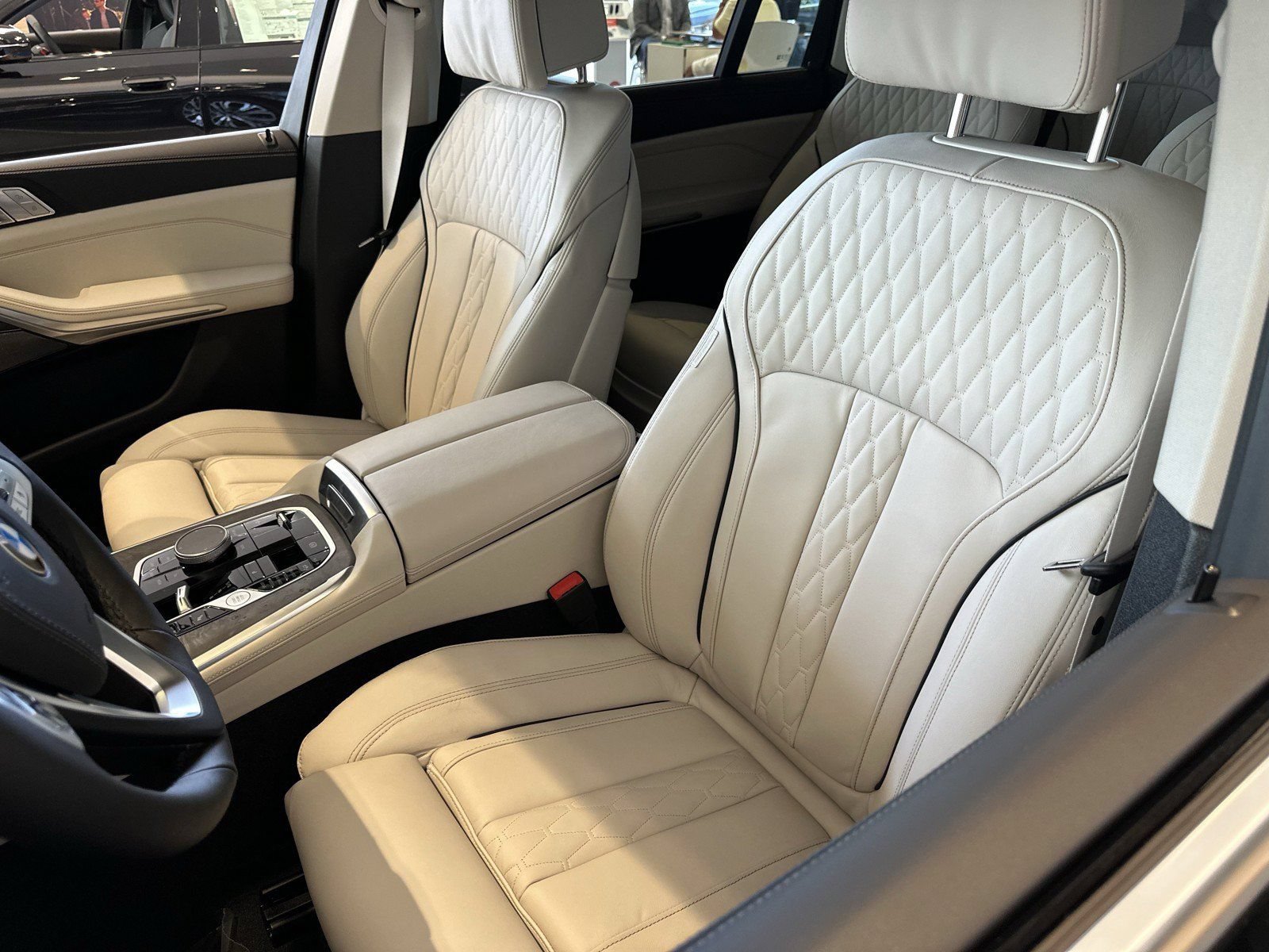 New 2027 BMW X7 xDrive40i w/ Premium Package AWD/4WD image 21