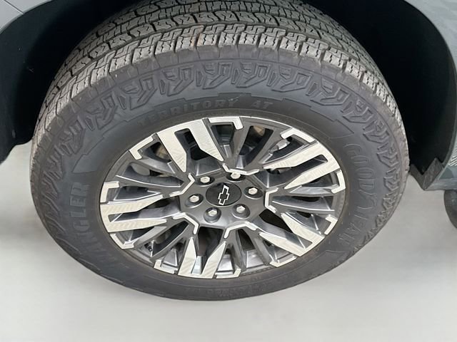 Used 2025 Chevrolet Suburban Z71 w/ Comfort Package image 37