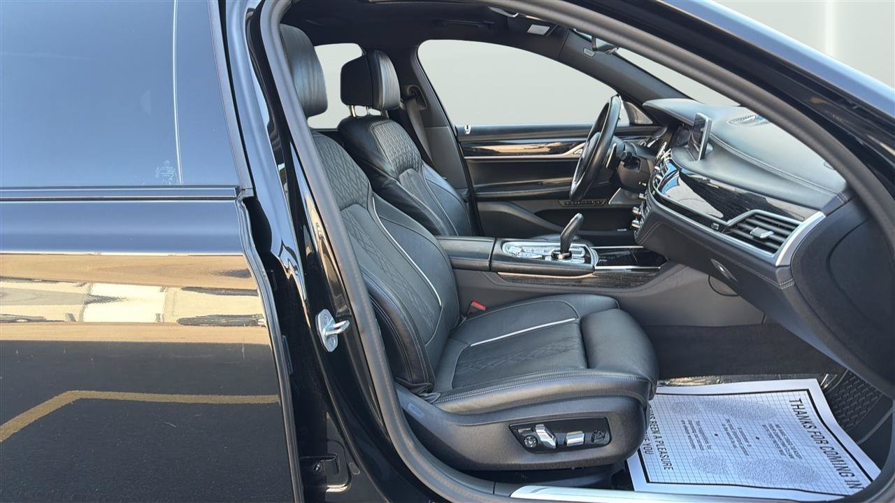 Used 2022 BMW 750i xDrive w/ Executive Package AWD/4WD image 13